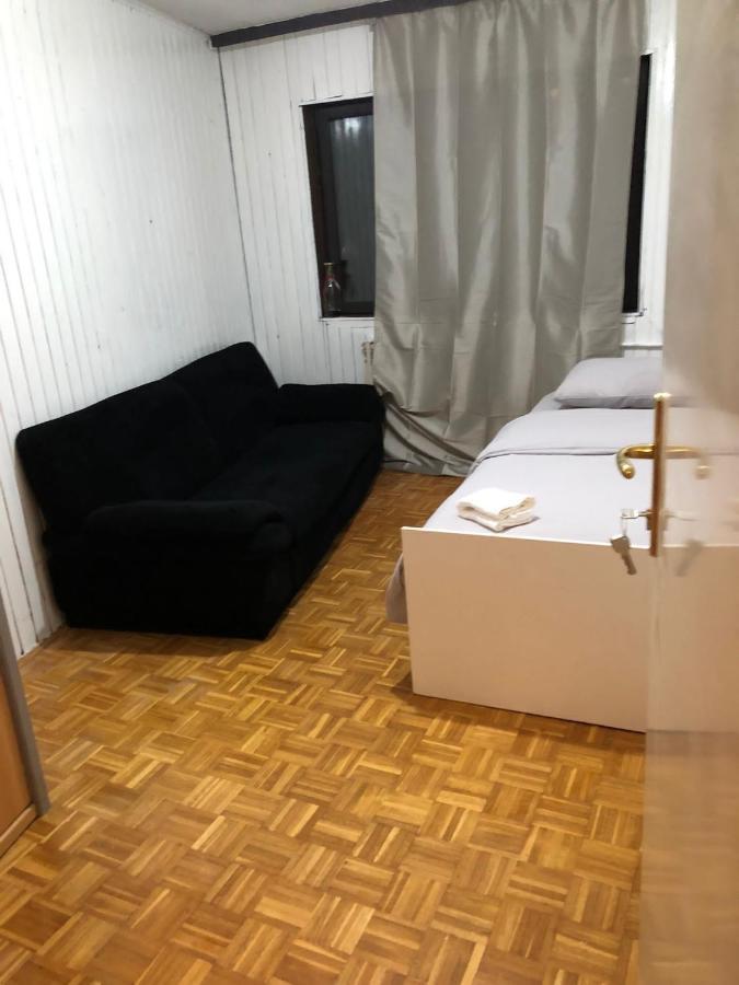 사라예보 Old House Old Town 호스텔 외부 사진